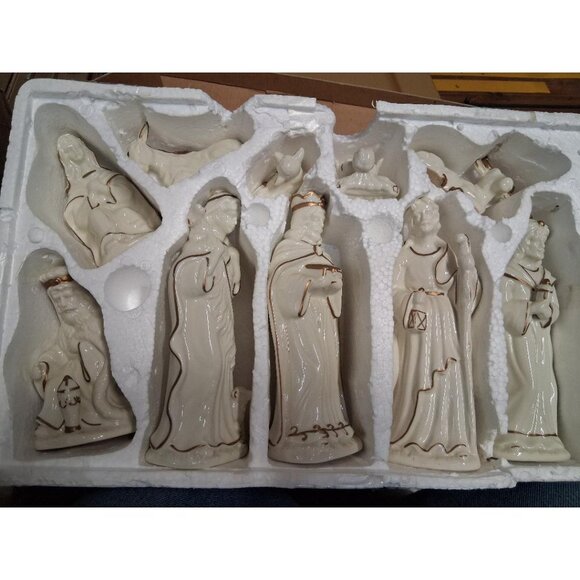 Spirit Of The Season Porcelain Nativity Set 10-Piece Handpainted Gold Accents Ch - Picture 10 of 12